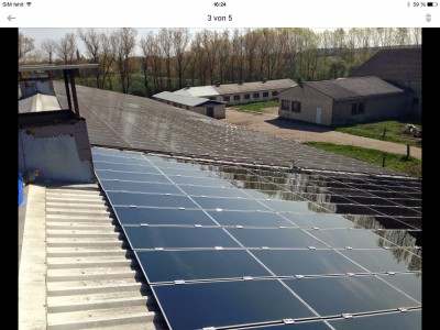 Photovoltaik-Anlagen benötigen regelmässig eine professionelle Solarreinigung vom Fachmann