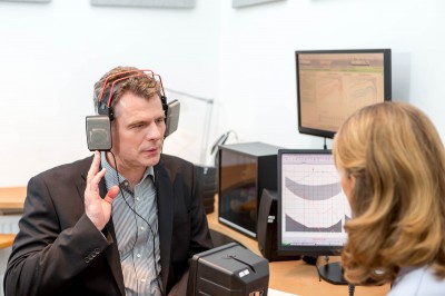 ?Qualitätshandwerk und Spitzentechnologie  die Hörakustiker der Fördergemeinschaft Gutes Hören sichern den individuellen Hörerfolg