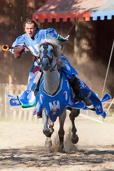 Legendäre Ritterfestspiele auf Burg Satzvey mit neuer spektakulärer Samstagabend-Feuershow