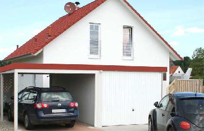 Keine Frage der Alternative: MC-Garagen baut Carport und Garage