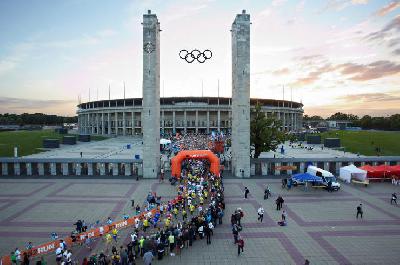 Teamgeist siegt  die B2RUN Saison 2012 endete in einem bewegenden Finale im Olympiastadion Berlin