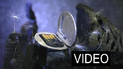 Schmuck-Innovation: das erste in sich personalisierte Metall mit weltkleinstem USB-Speicherchip