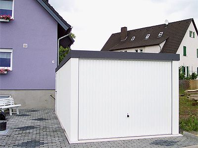 Unfallfrei in die Exklusiv-Garage hineinfahren mit einem elektrischen Torantrieb