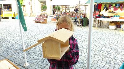 Vogelfutterkästen für einen guten Zweck