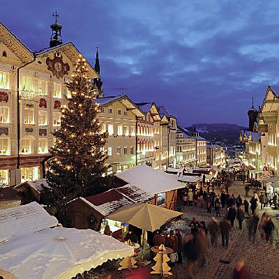 Funkelnder Lichterglanz auf dem Tölzer Christkindlmarkt