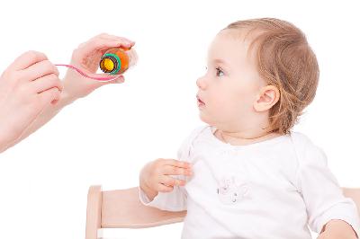 Husten beim Kleinkind: besser den zahngesunden Hustensaft wählen