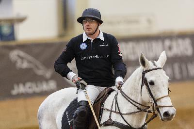 Heino Ferch gewinnt die Brokersclub Polo Snow Night 2013