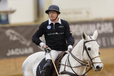 Heino Ferch gewinnt die Brokersclub Polo Snow Night 2013