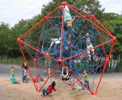 Kletternetze als Bereicherung für den Kinderspielplatz