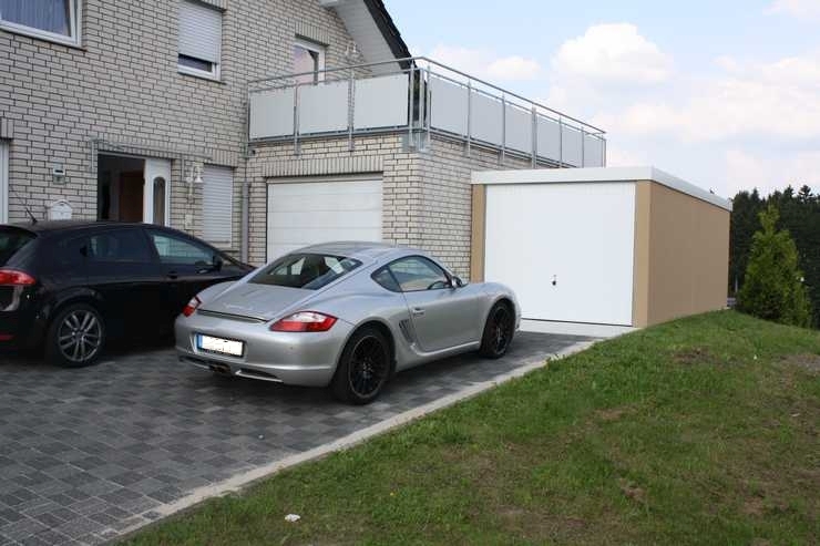 Garagenrampe.de: Warum teure Autos besser in einer Garage stehen