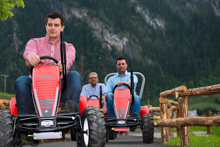 SchauBauernhof und GENUSSlöffeln: neue Attraktionen in der ErlebnisSennerei Zillertal