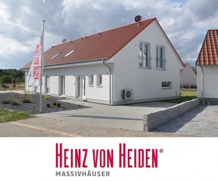 Heinz von Heiden lädt herzlich zum bunten Fest anlässlich der Musterhauseröffnung ein