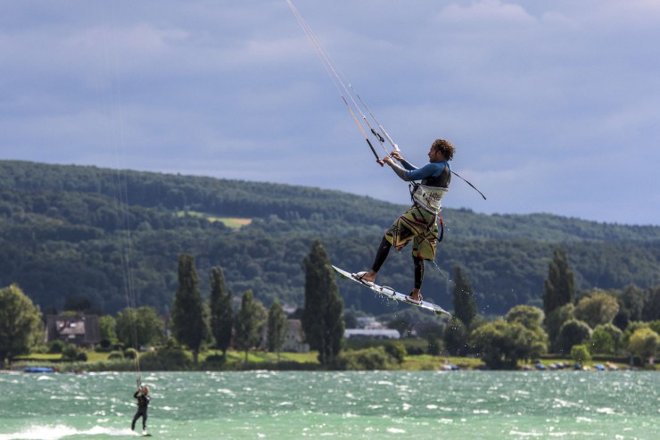 Der westliche Bodensee lässt sich mit Schiff oder Kanu oder Stand-up-Paddleboard perfekt erkunden