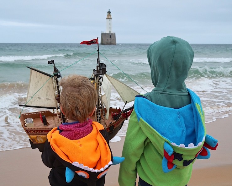 Schiff ahoi: PLAYMOBIL-Piratenschiff segelt um die Welt