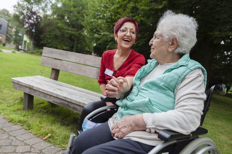 Deutsche Alzheimer Gesellschaft fordert: Die Pflege in den Koalitionsverhandlungen nicht vergessen!