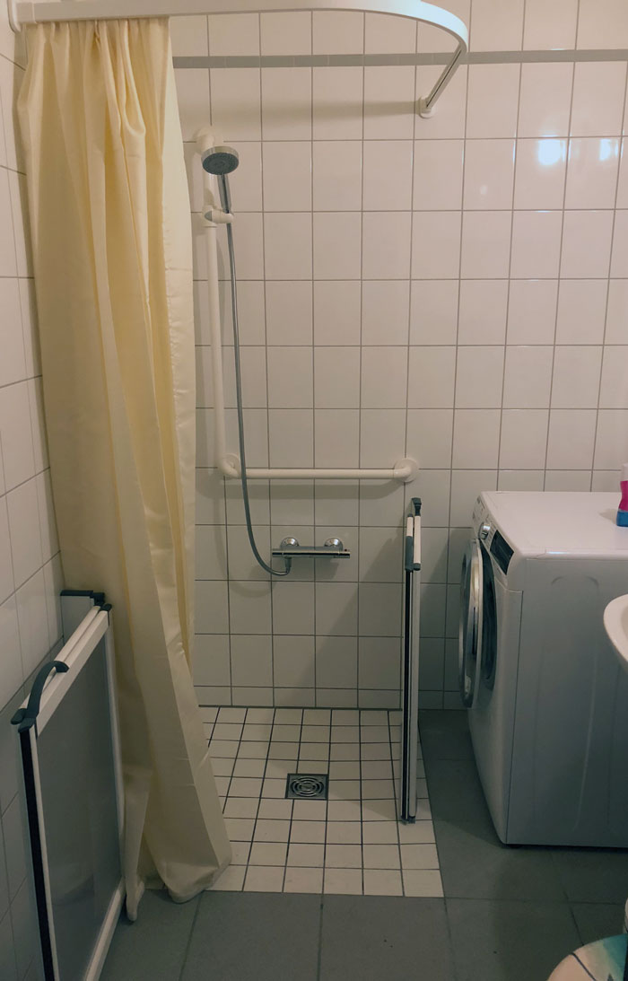 Gewusst wie: Finanzielle Förderung für barrierefreies Bad mit bodengleicher Dusche im Berliner Plattenbau