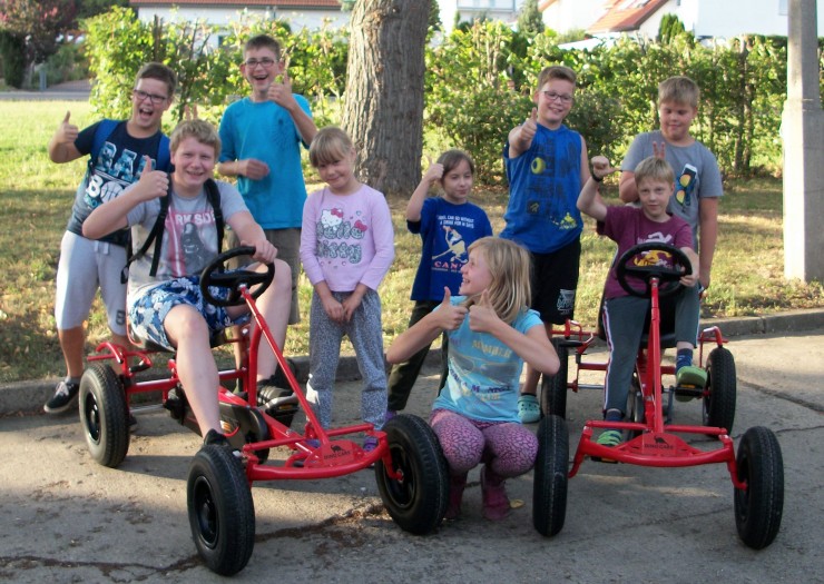 Integratives Wohnprojekt für gut Hörende und Hörgeschädigte bekommt Beachvollyball-Platz