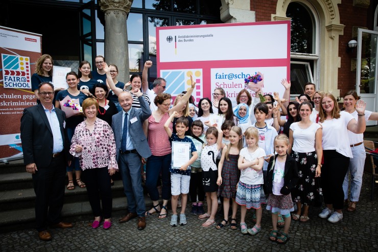 Teilnahmerekord bei fair@school:  Antidiskriminierungsstelle  und Cornelsen zeichnen drei von mehr als 100 Schulprojekten für Fairness, Gleichbehandlung und Respekt aus