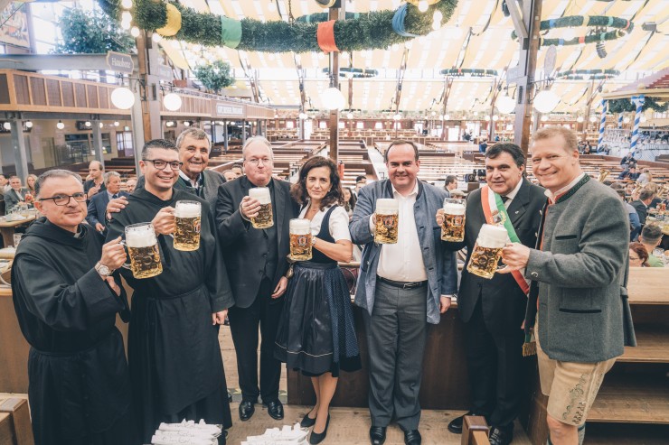 Mönchlicher Paulaner Segen für das Festzelt