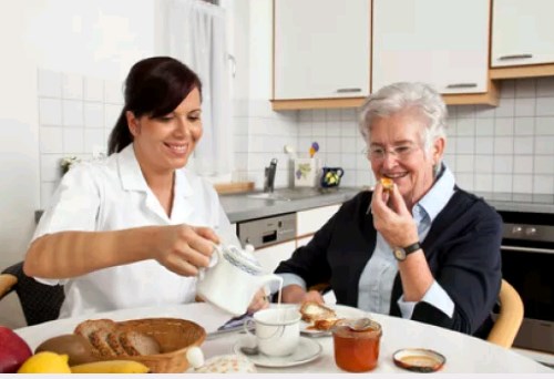 Erfahrene Pflegekraft für Senioren