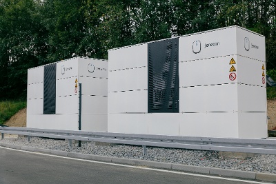 Next Mobility Hub setzt auf FENECON Stromspeicher: Tankstelle der Zukunft in Passau eröffnet