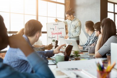 Max Weiß Erfahrungen: Eine Social Media Agentur gründen