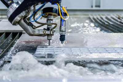 Materialvielfalt im Wasserstrahlschneiden: Welche Werkstoffe bearbeitet die Watercut GmbH mit Präzision? Watercut Erfahrungen im Überblick