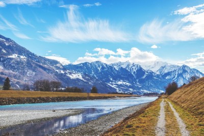 Sebastian Vetter und Schönheitschirurg Dr. Thomas Vogel entdecken die Rheinschlucht