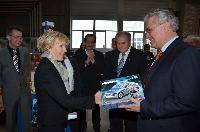 Bayerischer Innenminister besucht Playmobil-Produktion