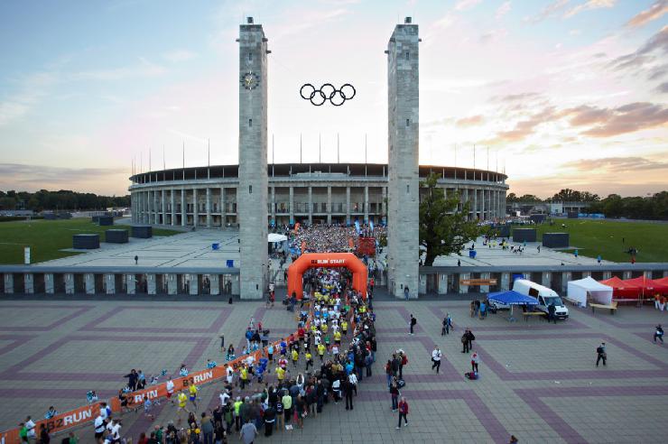 Teamgeist siegt  die B2RUN Saison 2012 endete in einem bewegenden Finale im Olympiastadion Berlin