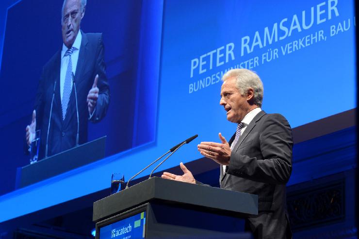 10. acatech Festveranstaltung: Bundesminister Peter Ramsauer würdigt Engagement der Akademie