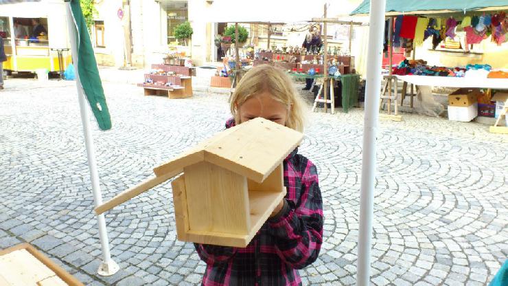 Vogelfutterkästen für einen guten Zweck