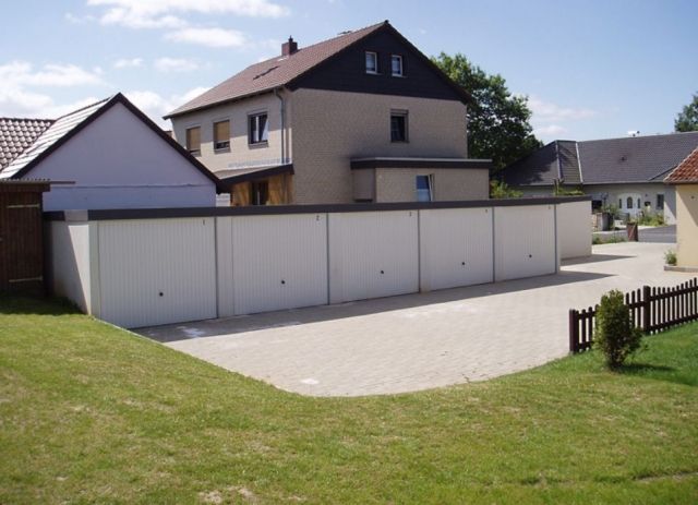 Statt lästiges Bordsteinparken Autoschutz in einer Exklusiv-Garage genießen