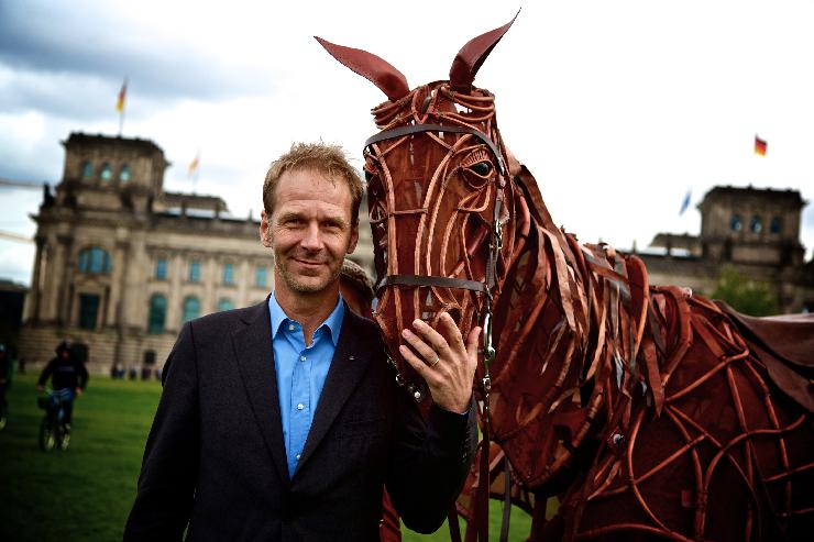 Premierentermin steht fest: WAR HORSE feiert am 20. Oktober 2013 Deutschlandpremiere in Berlin