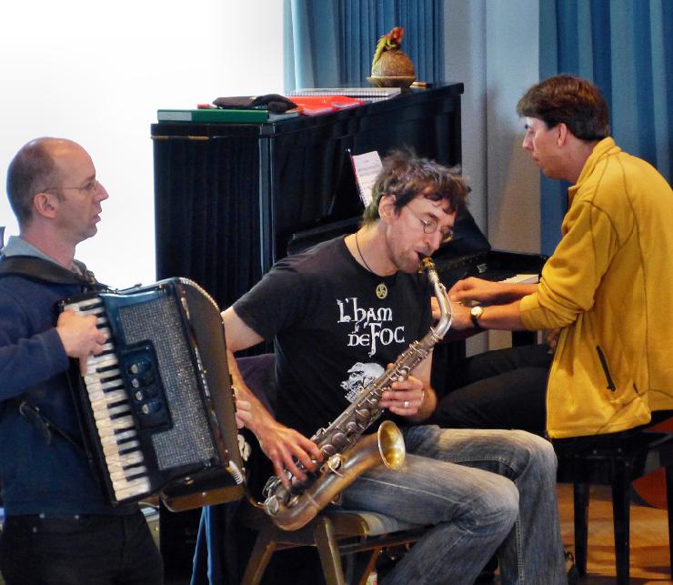 Folkwerkstatt auf BURG FÜRSTENECK - Acht parallele Folkmusik-Workshops am Fronleichnam-Wochenende