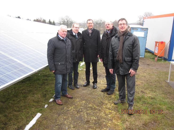 Der Schalter ist umgelegt. Solarpark Deponie Westerwiehe I ist erfolgreich  in Betrieb gegangen !