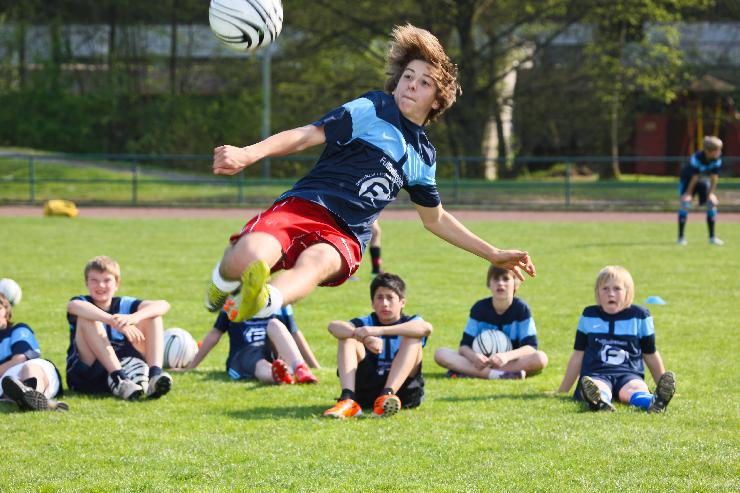 Pfingstferientipp:  Kick it! Fußballcamp in der Jugendherberge Sigmaringen.