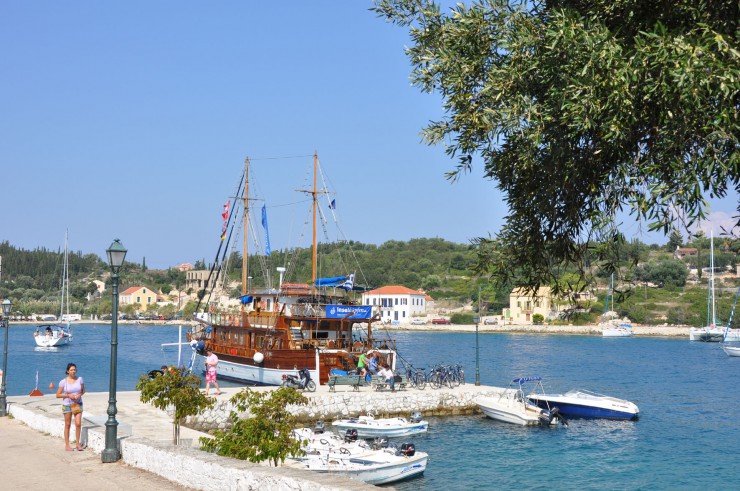 Urlaub unter weißen Segeln und schwarzen Bergen