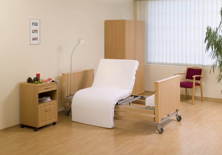 Senioren- und Pflegebetten mit individueller Ausstattung vom Betten-Spezialisten Vitalusmedical aus Köln.