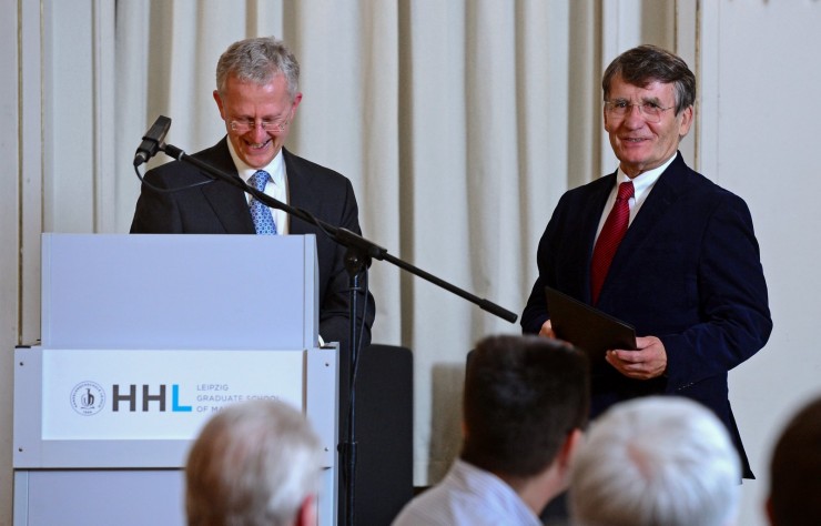 Ralf Reichwald mit Ehrenplakette des VDI ausgezeichnet